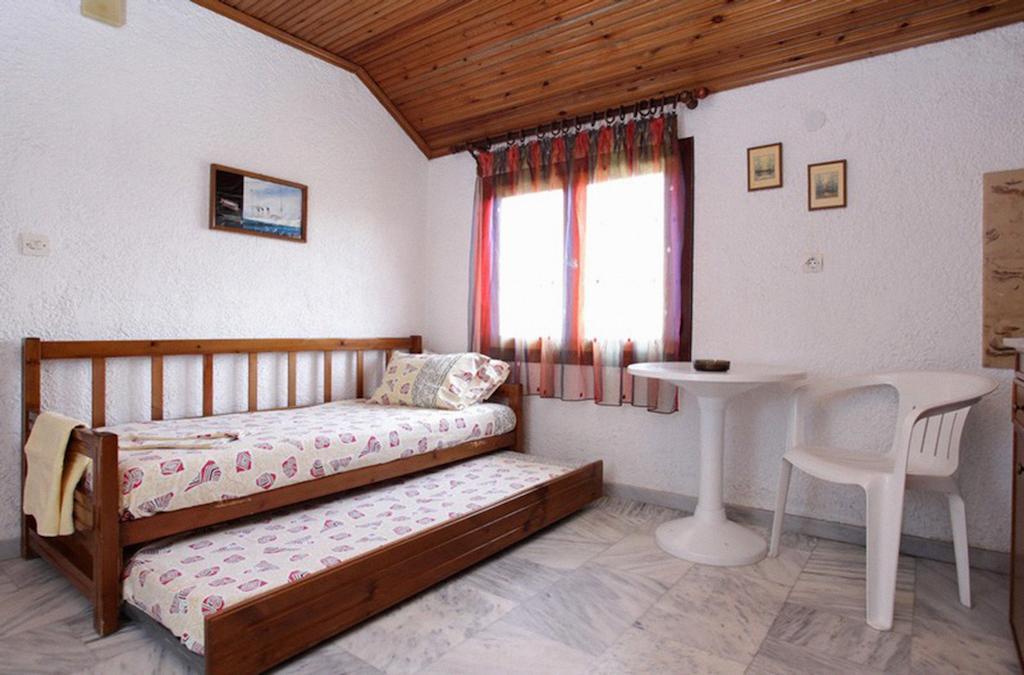 Kehagias Apartments Vrasná Rum bild